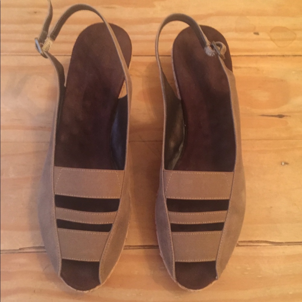 Classic Looking Wedges Size 10 Narrow